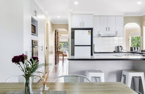 Eli Waters House | Wattlebird Lane Sunny Family Friendly Abode