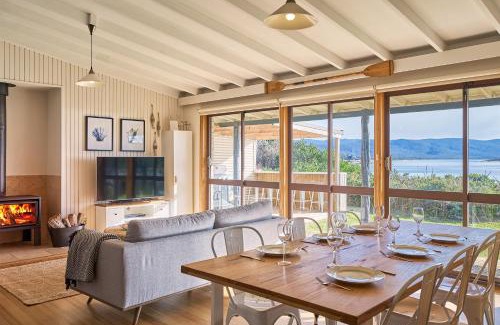 Bicheno House | Waubs Beach Cottage Bicheno