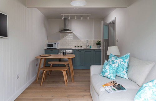 Abersoch Apartment | Wave apartment is ideal for up to four guests offering a retreat by the sea.