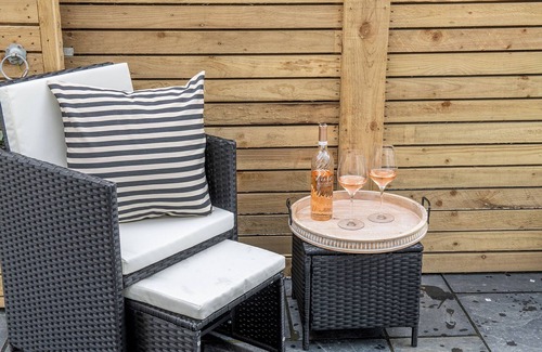 Abersoch Apartment | Wave apartment is ideal for up to four guests offering a retreat by the sea.