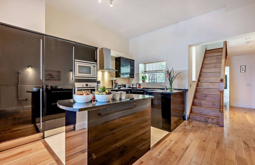 Newquay City Centre Apartment | Wave Watch - Four Bedroom Apartment, Sleeps 8