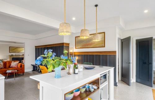 Roundstone Ski Chalet | Wave Watcher