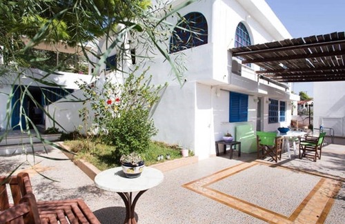Salamis House | Wavedance Accommodation (Estia)