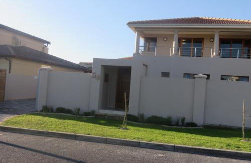 Bloubergstrand Apartment | Waves Echo