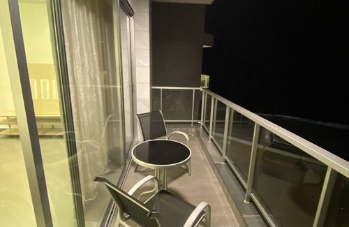 Monrovia Apartment | Waves Luxury Apartments