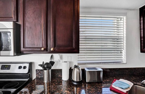 North Beach Apartment | Waves on Desoto 1 bed pool view # 6