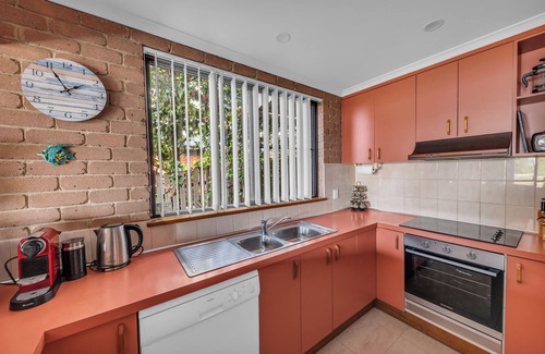 Pambula Beach House | Waves on Winnunga