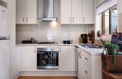 Daylesford House | Wayfarer Cottage-walk to town, pet friendly