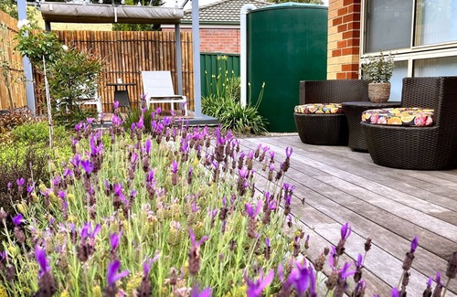 Daylesford House | Wayfarer Cottage-walk to town, pet friendly