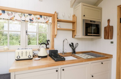 Uffington Cottage | WAYLANDS, pet friendly, with open fire in Uffington