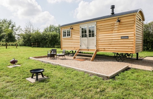 Uffington Cottage | WAYLANDS, pet friendly, with open fire in Uffington