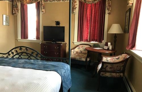 Honey Brook Hotel | Waynebrook Inn
