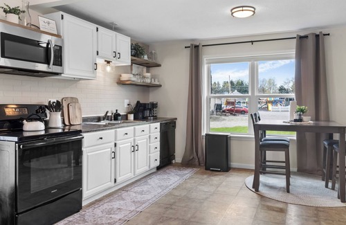 Columbiana House | Wayside Getaway with cozy patio & private hot tub!