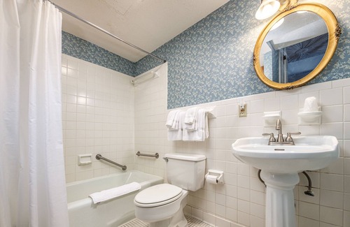 Middletown Hotel | Wayside Inn
