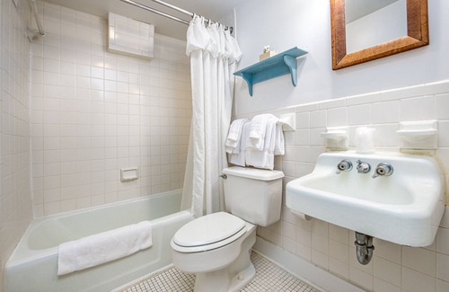 Middletown Hotel | Wayside Inn