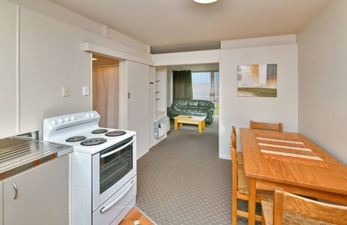 Woodend Hotel | Wayside Motel