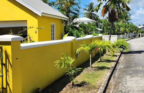 Atlantic Shores Villa | We are 2 mins walk from the sea great for surfers and 10 mins from Freights bay!