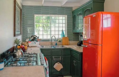 Jack's Hill House | We are nearby great food & essentials. Quiet spot to rest and work!