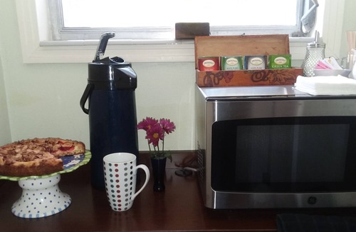 Temple Terrace Bed & Breakfast | We Have the Best Coffee & Pastries and the Bed Is Mighty Fine, Too