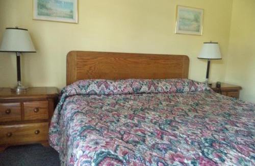 Lanesborough Hotel | Weathervane Motel Lanesboro