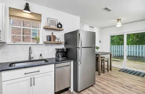 Columbia House | WeCo Poolside Pad - Near Downtown, I-26/I-20 & Hospitals