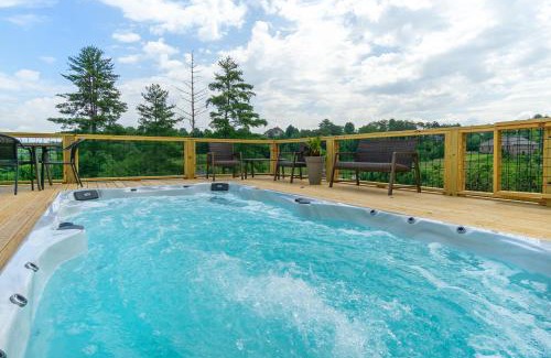 Weaverville House | Weekend friends and fam! Media room, Hot Tub, Firepit, Sleeps 18 minutes to Asheville