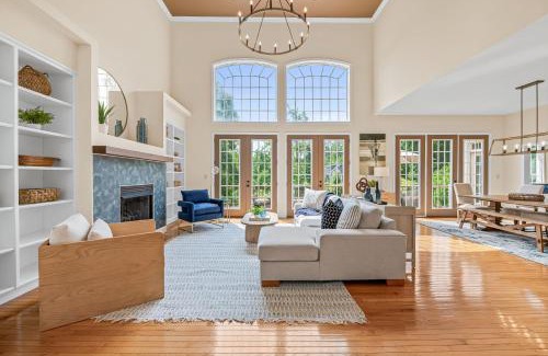 Weaverville House | Weekend friends and fam! Media room, Hot Tub, Firepit, Sleeps 18 minutes to Asheville
