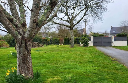 Ploneour-Lanvern House | Weekly rental house with swimming pooleur 5 km from the beach