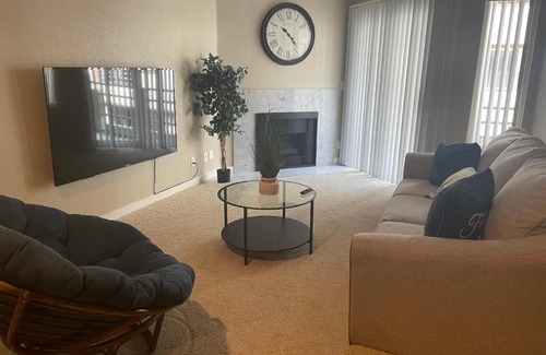 Hollywood Apartment | WeHo deluxe 2 x 2 plus 2 car parking