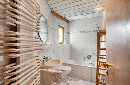 Buehlertal House | Wein- und Klimahotel Bergfriedel