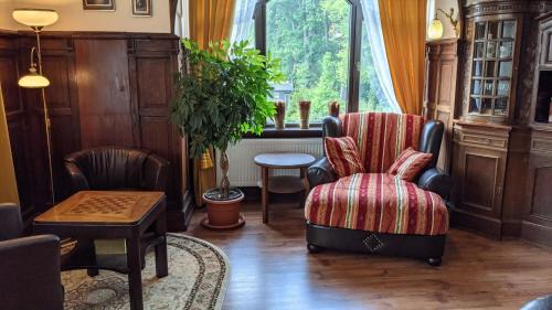 Friedrichsbrunn Apartment | WeisseVilla Friedrichsbrunn Fewo EMPIRE