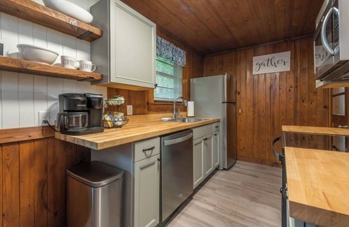 Chimney Rock Cabin | Welcome Back! Cozy Cabin in Chimney Rock! Short walk to town!