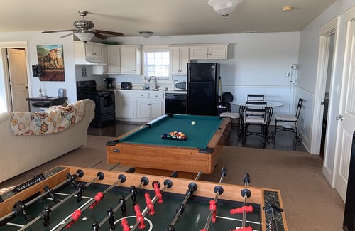 Bowling Green House | WELCOME Cave Visitors! Clean, Peaceful Home in the Country. Game Room/Mini Gym!
