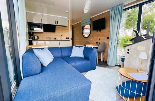 Moorfleet Boat Rental | welcome on board - houseboat holidays in Hamburg