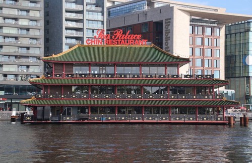 Red Light District Boat Rental | Welcome on board of this newly renovated houseboat apartment, on top location