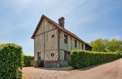 Saint-Georges-en-Auge House | Welcome to this beautiful old Augeronne half-timbered house in Saint-Georges-en-Auge.