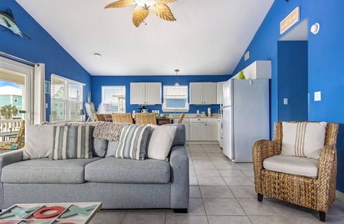Saint Elmo House | Welcome to Bikini Bottom – Pet-Friendly Paradise!