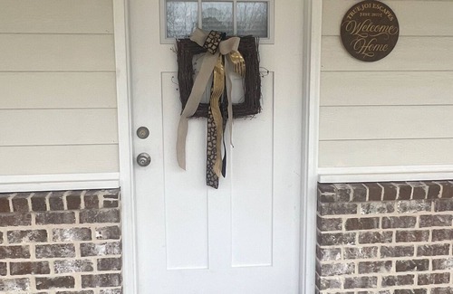 Guntown Cottage | Welcome to Cozy Comfortable True JOI. Charming 1-bedroom cottage in Guntown