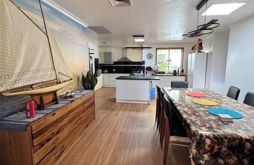 Maslin Beach House | Welcome to Delphinas, a spacious 5-bedroom house in charming Maslin Beach