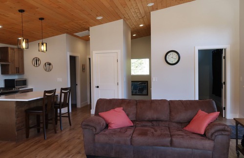 Hayden View Estates House | Welcome to Doe Run! 3-bedroom 2-bathroom lake house.