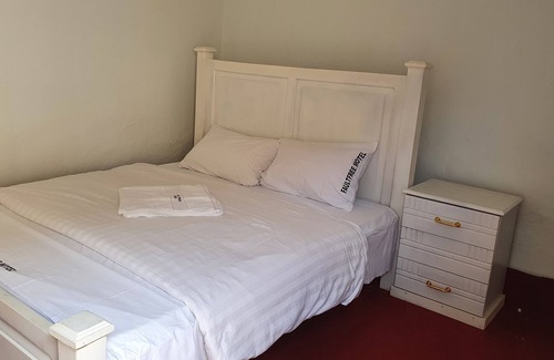 Entebbe Bed & Breakfast | Welcome to Faultfree Safari Motel