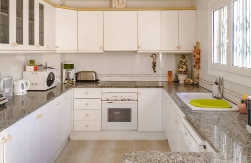 Comarruga House | Welcome to Francás ? Discover a unique oasis in northern Spain.