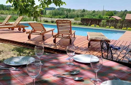 Mareuil House | Welcome to Mareuil - Spacious, bright house with swimming pool, garden and comfort
