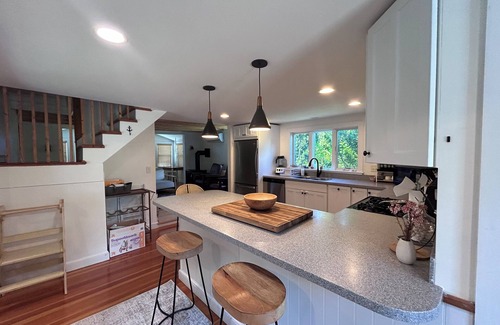 Mattapoisett Center Cottage | Welcome to Mattapoisett's Quahog Shack at Crescent Beach centrally located on Angelica Avenue!