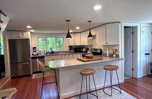 Mattapoisett Center Cottage | Welcome to Mattapoisett's Quahog Shack at Crescent Beach centrally located on Angelica Avenue!
