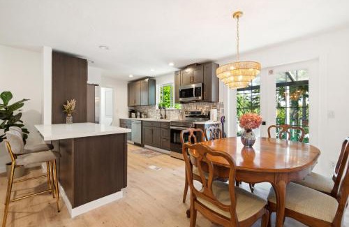 Burien House | Welcome to Modern Bright Home!
