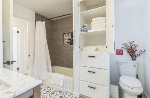 Burien House | Welcome to Modern Bright Home!