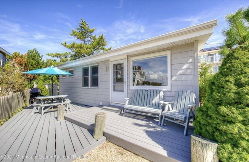 Peahala Park House | Welcome to our Breezy, Bayside, Beach house!