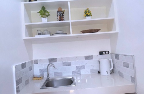 Mactan Export Processing Zone Apartment | Welcome to our budget-friendly hostel, where you can enjoy an affordable stay.