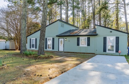 Fayetteville House | Welcome to our Carrot Patch! This beautiful home is in the heart of Fayetteville